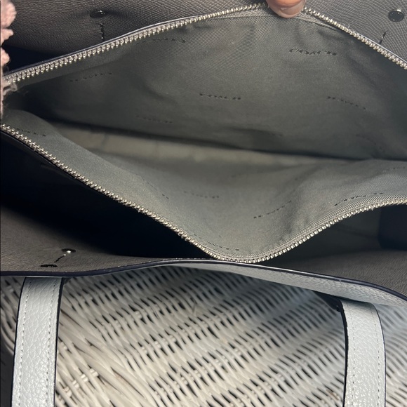 Coach Charlie Carryall - Picture 15 of 17